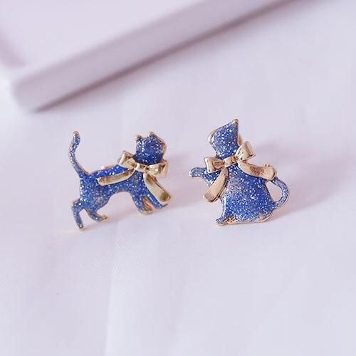 Blå Katt Med Guldögla Örhängen